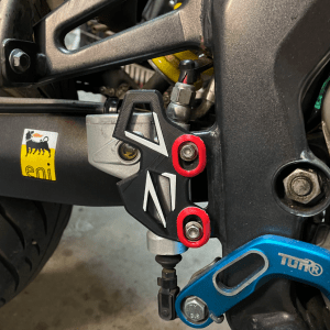 Protector de bomba de freno trasero